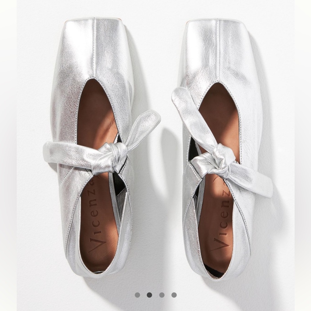 Anthropologie Vicenza Bow Mary Jane Flats Silver size 10/41